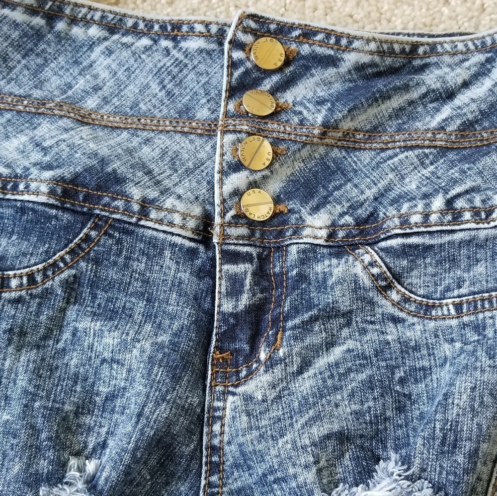 High waist destroyed jeans